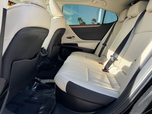 Used 2023 Lexus ES 300h w/ Accessory Package (Z2) image 15