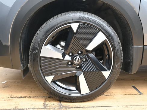 Used 2025 Nissan Kicks SR image 11