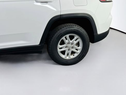 Used 2023 Jeep Grand Cherokee Laredo w/ Luxury Tech Group I image 30