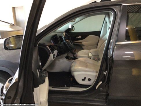 Used 2020 Jeep Cherokee Limited AWD/4WD image 8