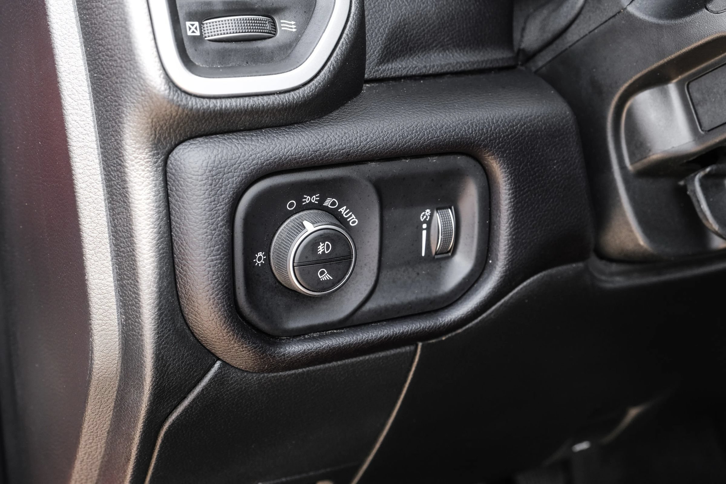 Used 2024 RAM 2500 Big Horn w/ Safety Group AWD/4WD image 32