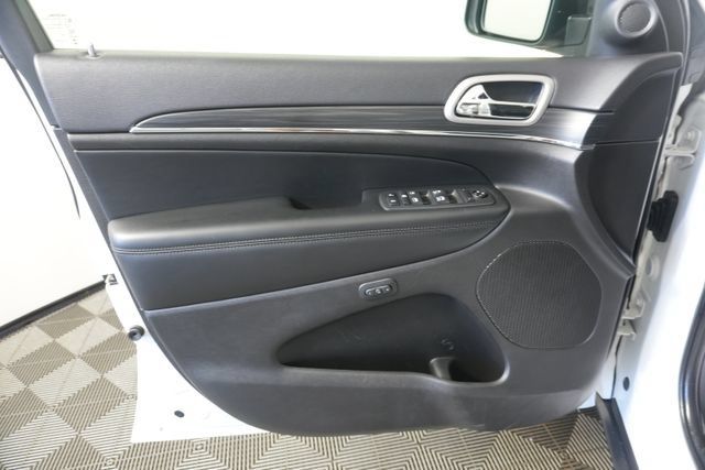 Used 2020 Jeep Grand Cherokee Limited AWD/4WD image 24