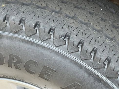 Used 2019 Chevrolet Silverado 1500 Custom image 8