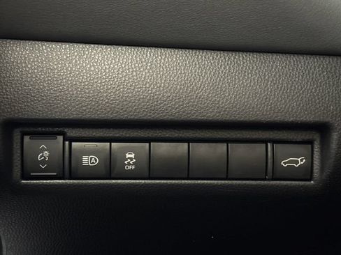 Used 2023 Toyota Venza XLE AWD/4WD image 37