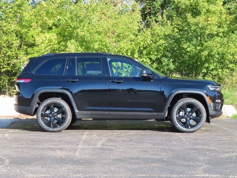 New 2025 Jeep Grand Cherokee Limited w/ Luxury Tech Group II image 2