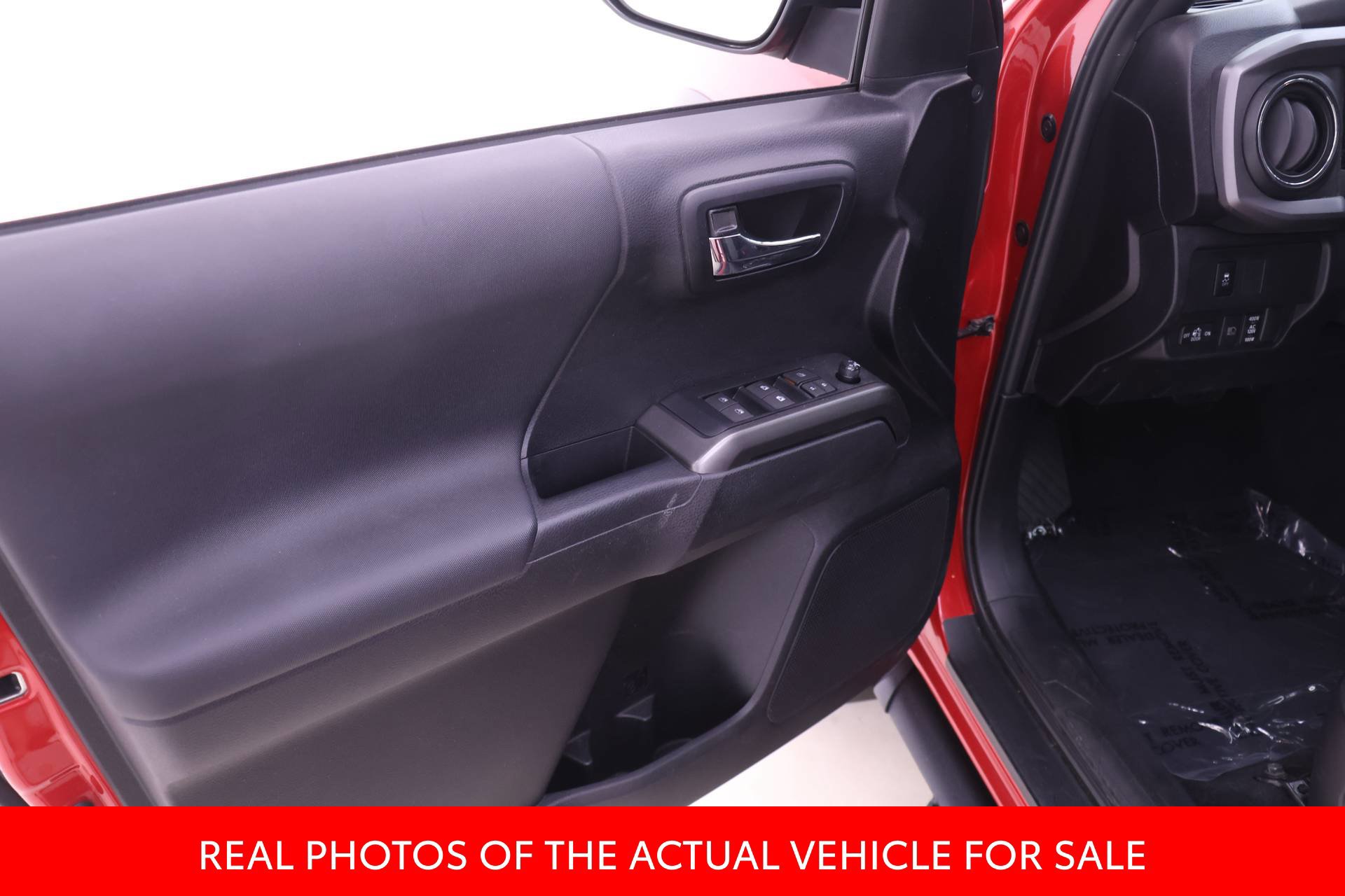 Certified 2023 Toyota Tacoma TRD Off-Road w/ Technology Package AWD/4WD image 9