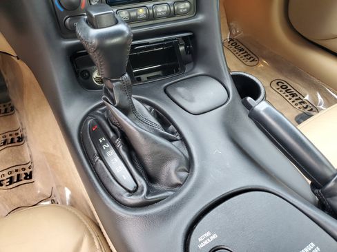 Used 2004 Chevrolet Corvette Coupe image 22