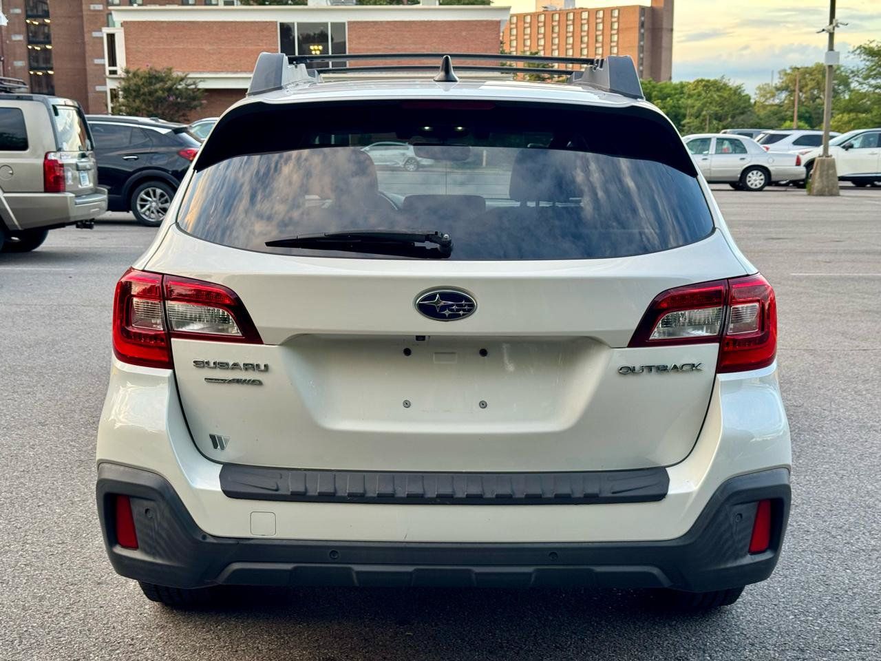 Used 2018 Subaru Outback 2.5i Limited AWD/4WD image 6
