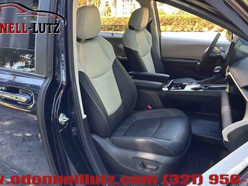 Used 2025 Toyota Sienna Platinum image 13