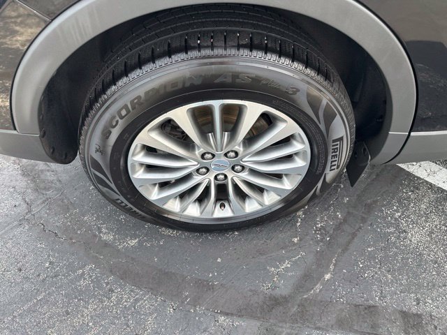 Used 2018 Lincoln MKX Select w/ Select Plus Package AWD/4WD image 23