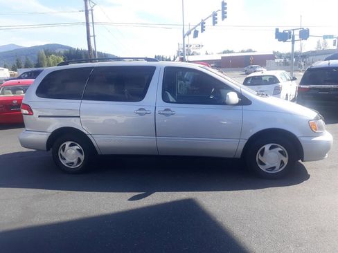 Used 2003 Toyota Sienna LE image 10