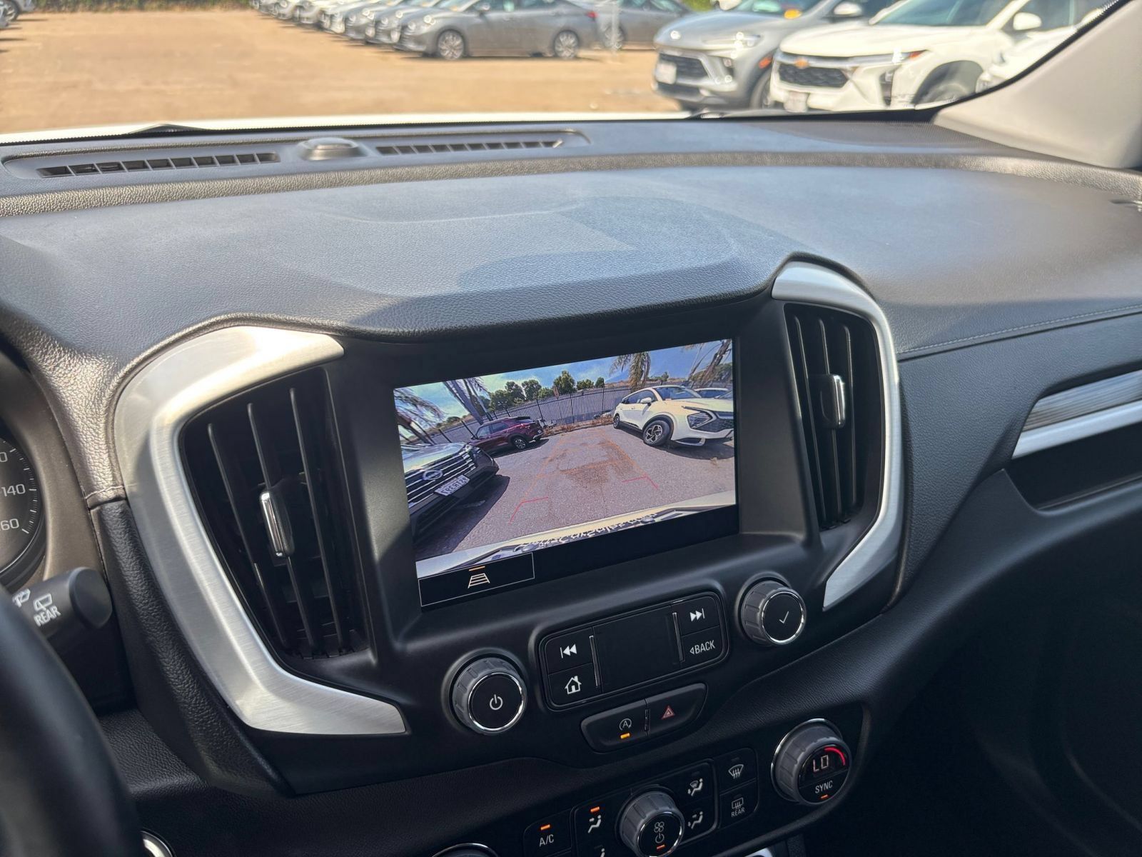 Used 2024 GMC Terrain SLT AWD/4WD image 25