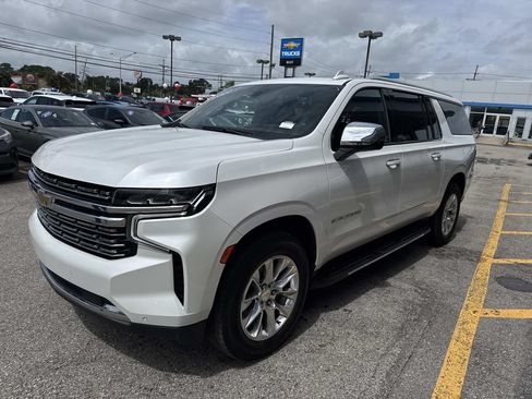 Used 2021 Chevrolet Suburban Premier w/ Premium Package RWD image 4