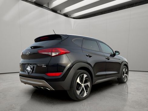 Used 2016 Hyundai Tucson Sport image 4