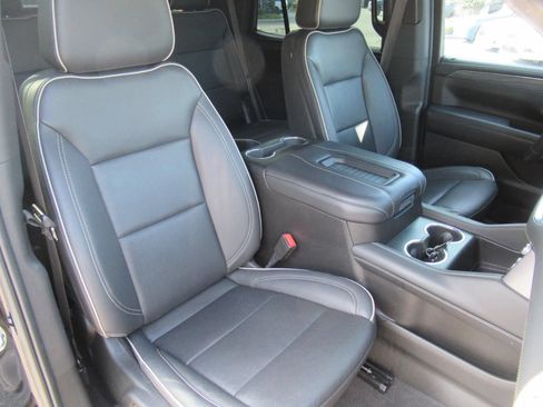 Used 2022 GMC Yukon SLT w/ SLT Luxury Package RWD image 9