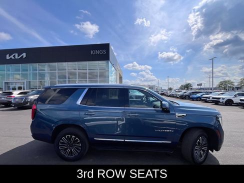 Used 2025 GMC Yukon Elevation AWD/4WD image 2