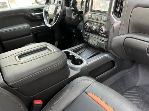 Used 2022 GMC Sierra 2500 AT4 w/ AT4 Premium Plus Package AWD/4WD image 17