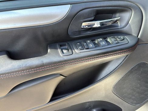Used 2019 Dodge Grand Caravan GT image 12