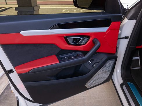 Used 2019 Lamborghini Urus image 38