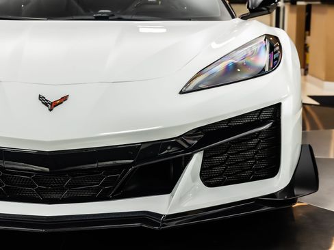 Used 2025 Chevrolet Corvette Z06 w/ Z07 Performance Package RWD image 12