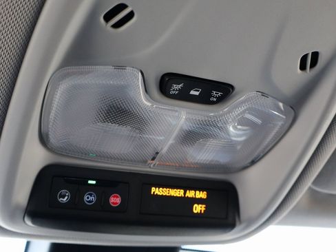 Used 2022 Chevrolet Bolt EUV Premier image 28