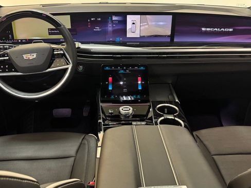 Certified 2025 Cadillac Escalade ESV Sport image 17