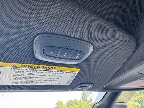 Used 2025 Chrysler Pacifica Select FWD image 12
