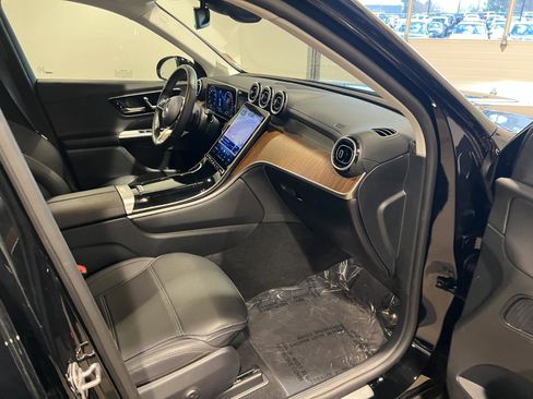 Used 2025 Mercedes-Benz GLC 350e 4MATIC image 42