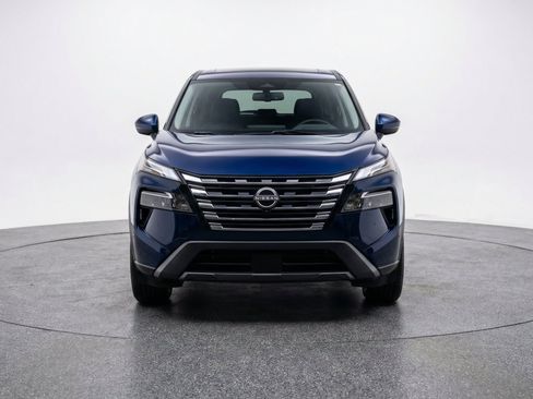 Used 2025 Nissan Rogue SV FWD image 2