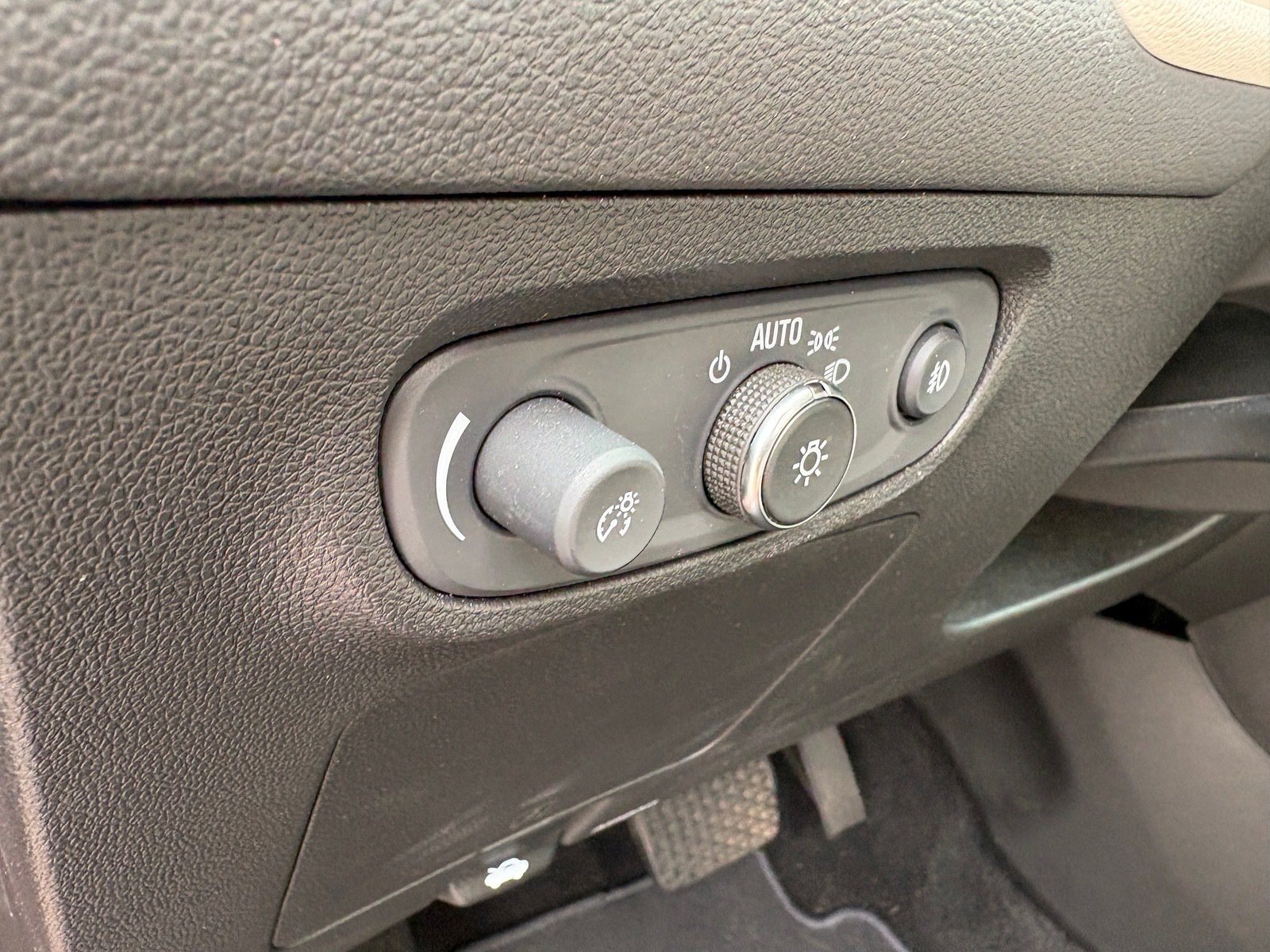 Used 2022 Buick Encore GX Essence w/ Advanced Technology Package FWD image 18