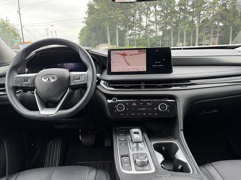 Used 2023 INFINITI QX60 Luxe w/ Cargo Package FWD image 2