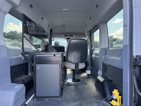 Used 2019 Ford Transit 150 XLT image 10