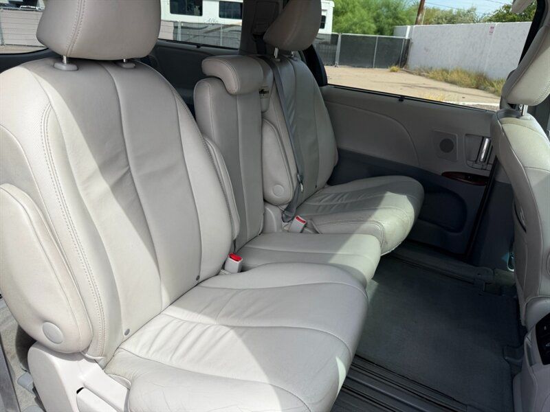 Used 2014 Toyota Sienna XLE w/ XLE Premium Package FWD image 39