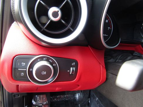 Used 2019 Alfa Romeo Giulia Sport Sedan 4D w/ Quick Order Package 22K Sport image 31