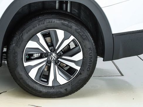 New 2026 Volkswagen Atlas SE image 43