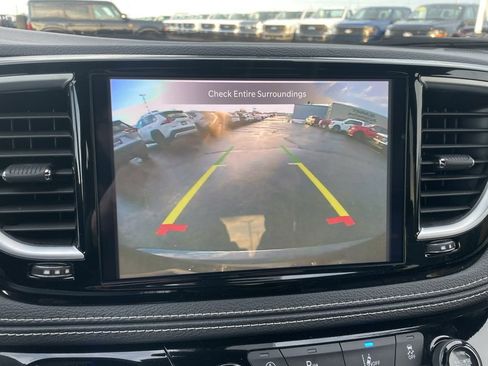 Used 2025 Chrysler Pacifica Limited image 20