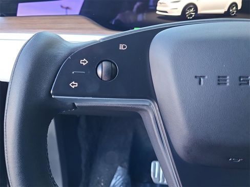 Used 2022 Tesla Model X image 21