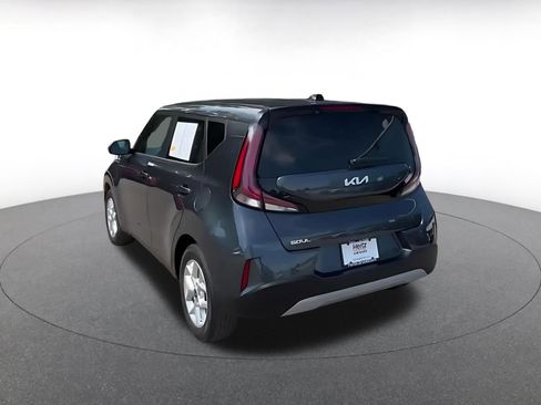 Used 2025 Kia Soul LX w/ LX Technology Package FWD image 11
