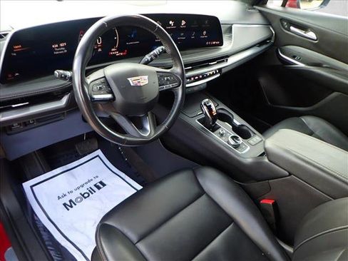 Used 2024 Cadillac XT4 Premium Luxury image 11
