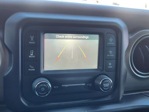 Used 2018 Jeep Wrangler Unlimited Sport image 23