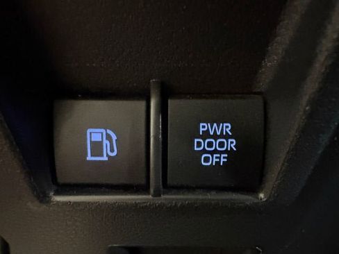 Used 2024 Toyota Sienna Platinum image 20