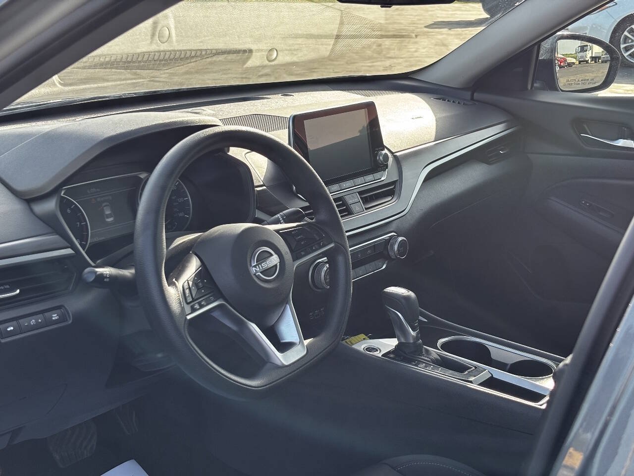 Used 2024 Nissan Altima 2.5 SV FWD image 10