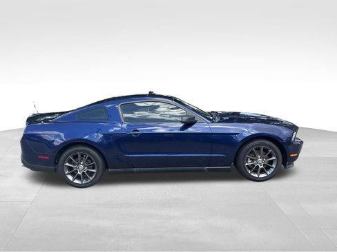 Used 2011 Ford Mustang Premium w/ 203A Rapid Spec Order Code RWD image 8