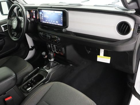 Used 2025 Jeep Gladiator Sport image 35