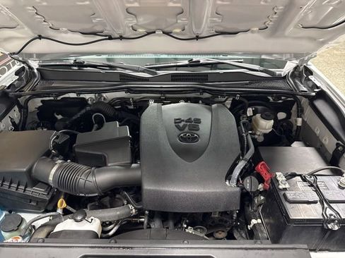 Used 2023 Toyota Tacoma Limited image 31