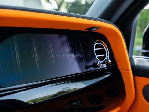 Used 2025 Rolls-Royce Cullinan image 37