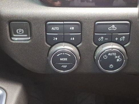 Used 2022 Chevrolet Silverado 1500 LT image 23