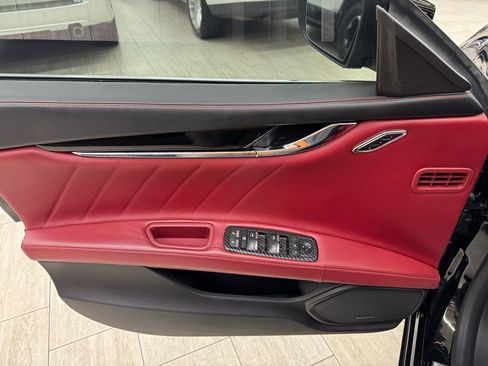 Used 2020 Maserati Quattroporte S image 16