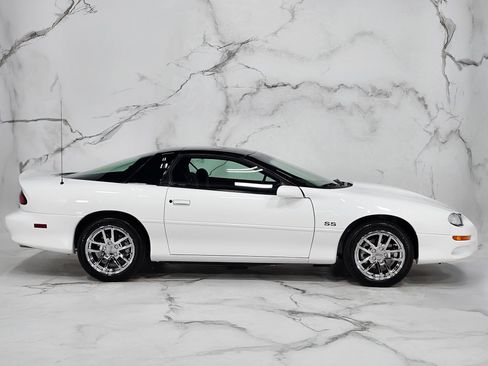 Used 2000 Chevrolet Camaro Z28 w/ SS Performance/Appearance Pkg image 5