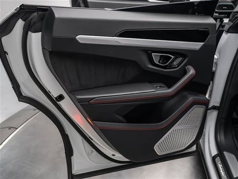 Used 2019 Lamborghini Urus image 28